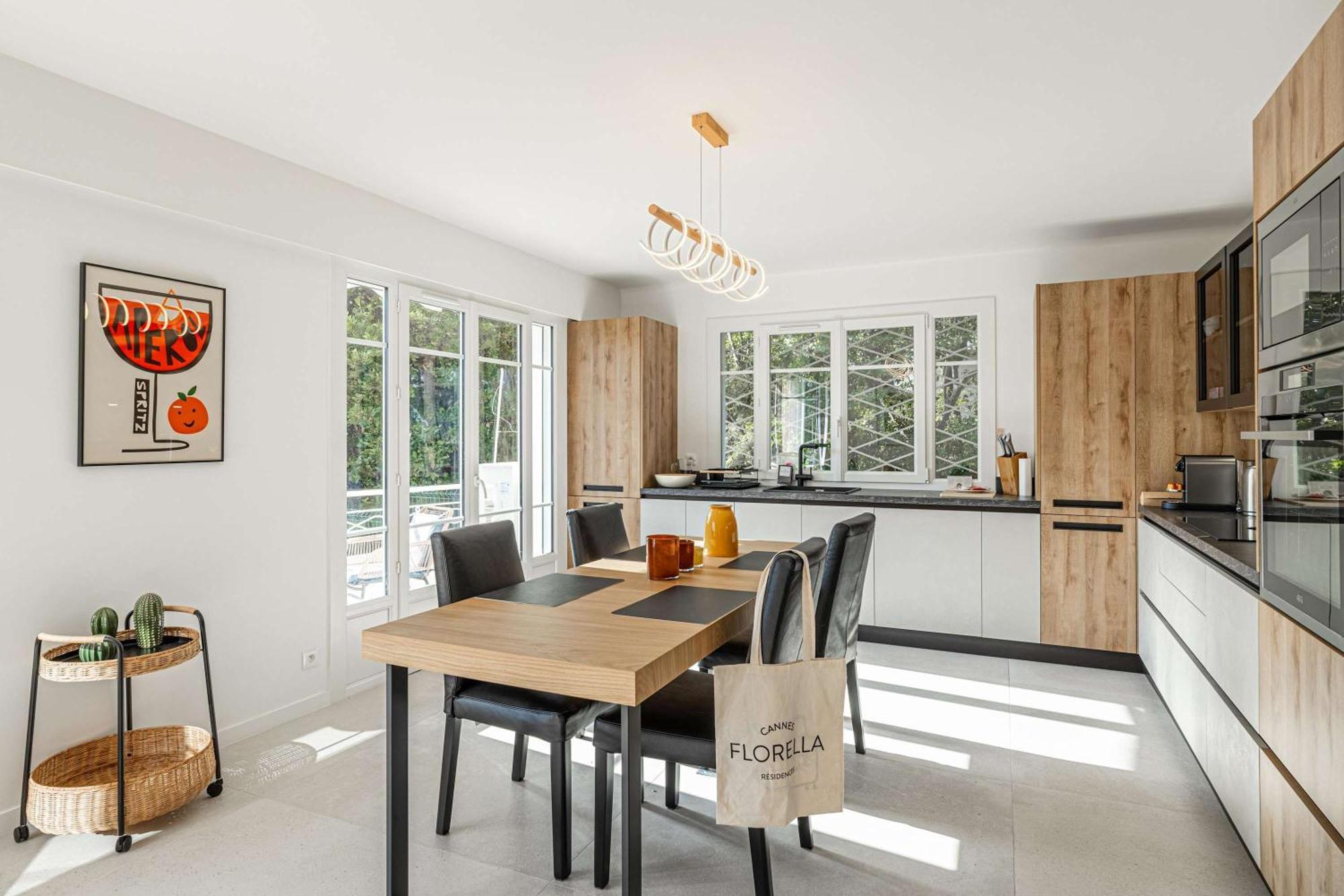 Le Grand Bois Elegant Et Chaleureux Avec Balcon, Au Calme Et A Deux Pas Du Centre-ville