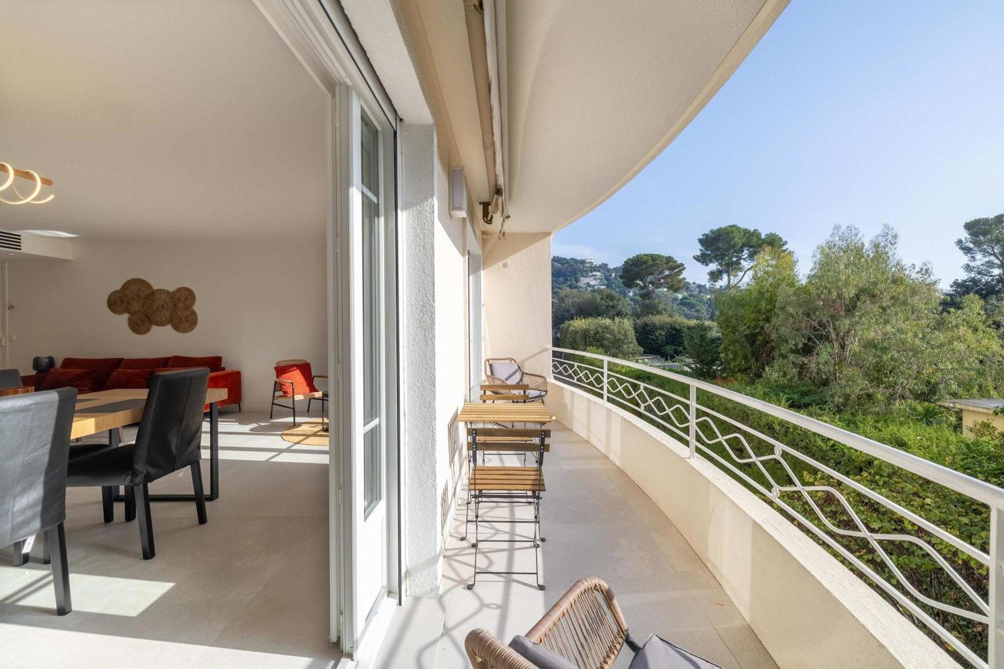 Le Grand Bois Elegant Et Chaleureux Avec Balcon, Au Calme Et A Deux Pas Du Centre-ville * Cannes